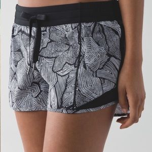 Lululemon hotty hot short (long)